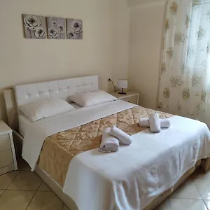 Lucas Apartamento Himarë